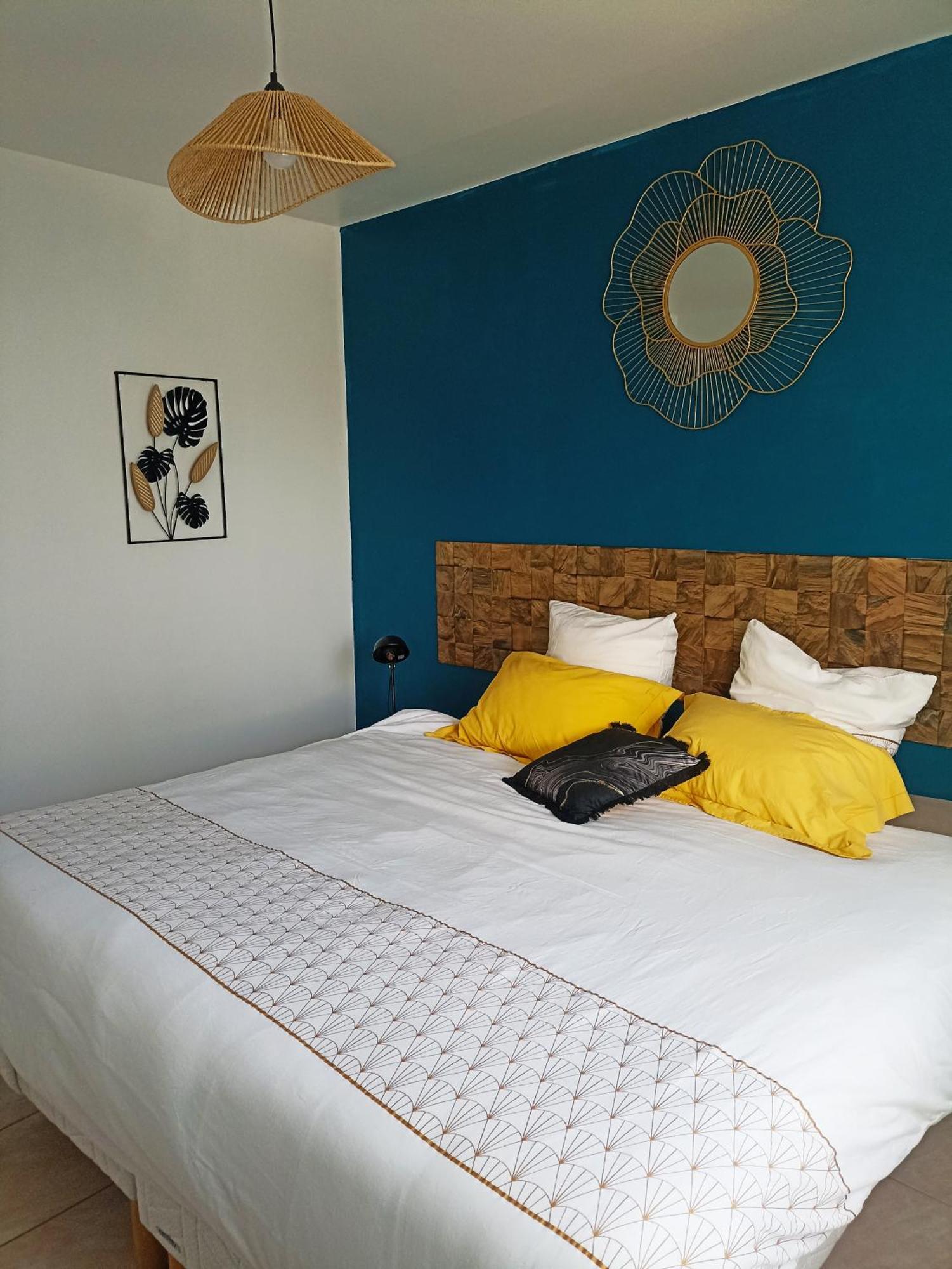 Holiday home Aux Jardins D'heloise